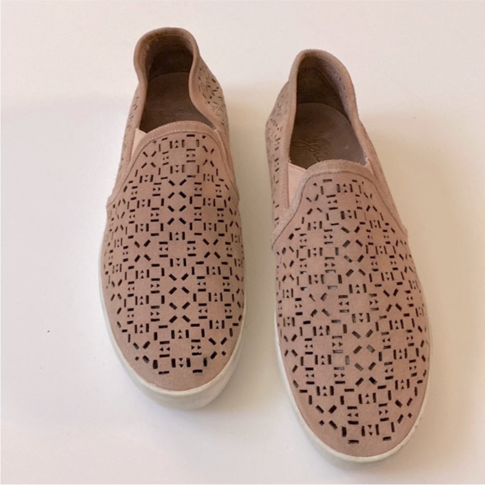 Joie Sneaker